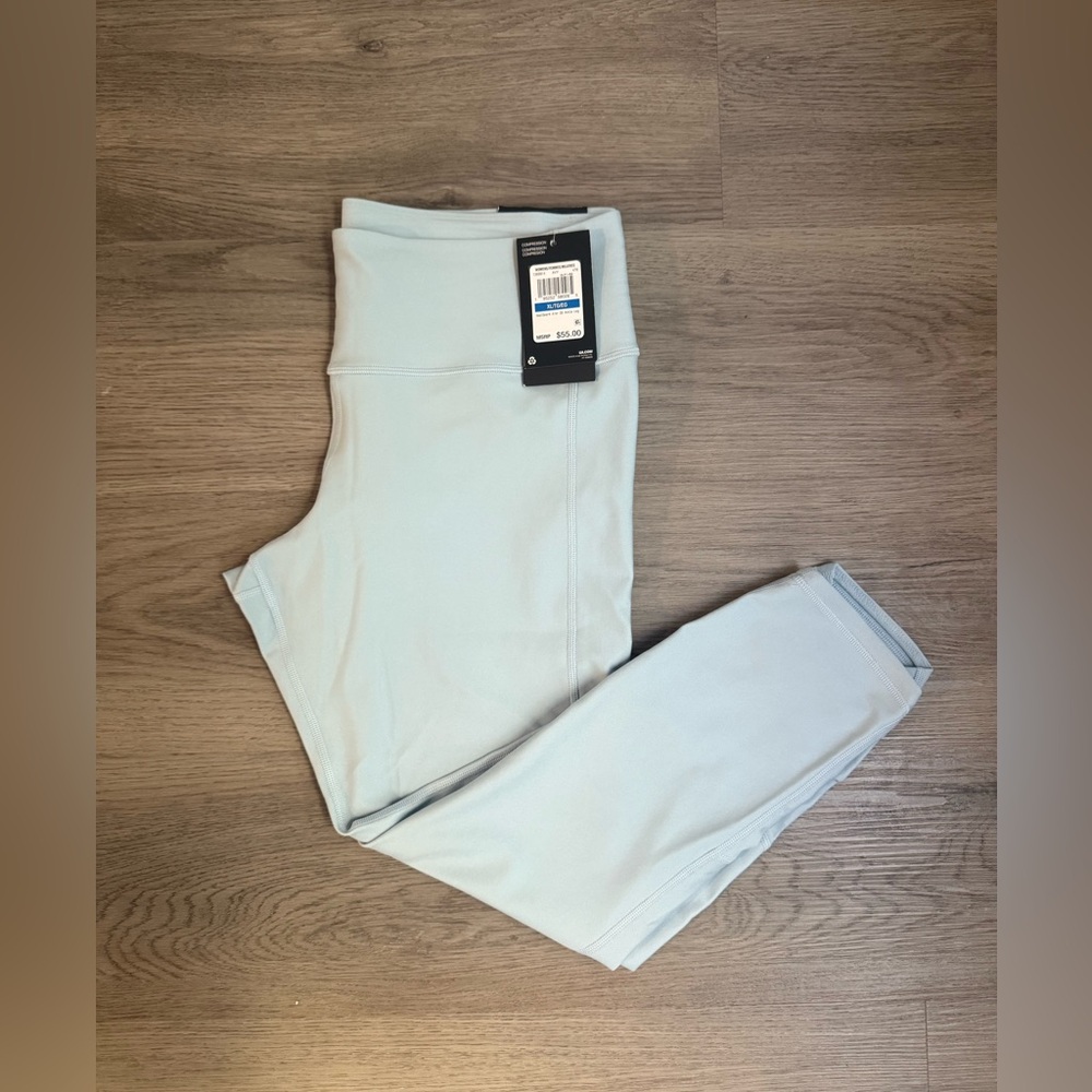 *NWT* Under Armour Women’s Heatgear Baby Blue Ankle Leggings Size XL